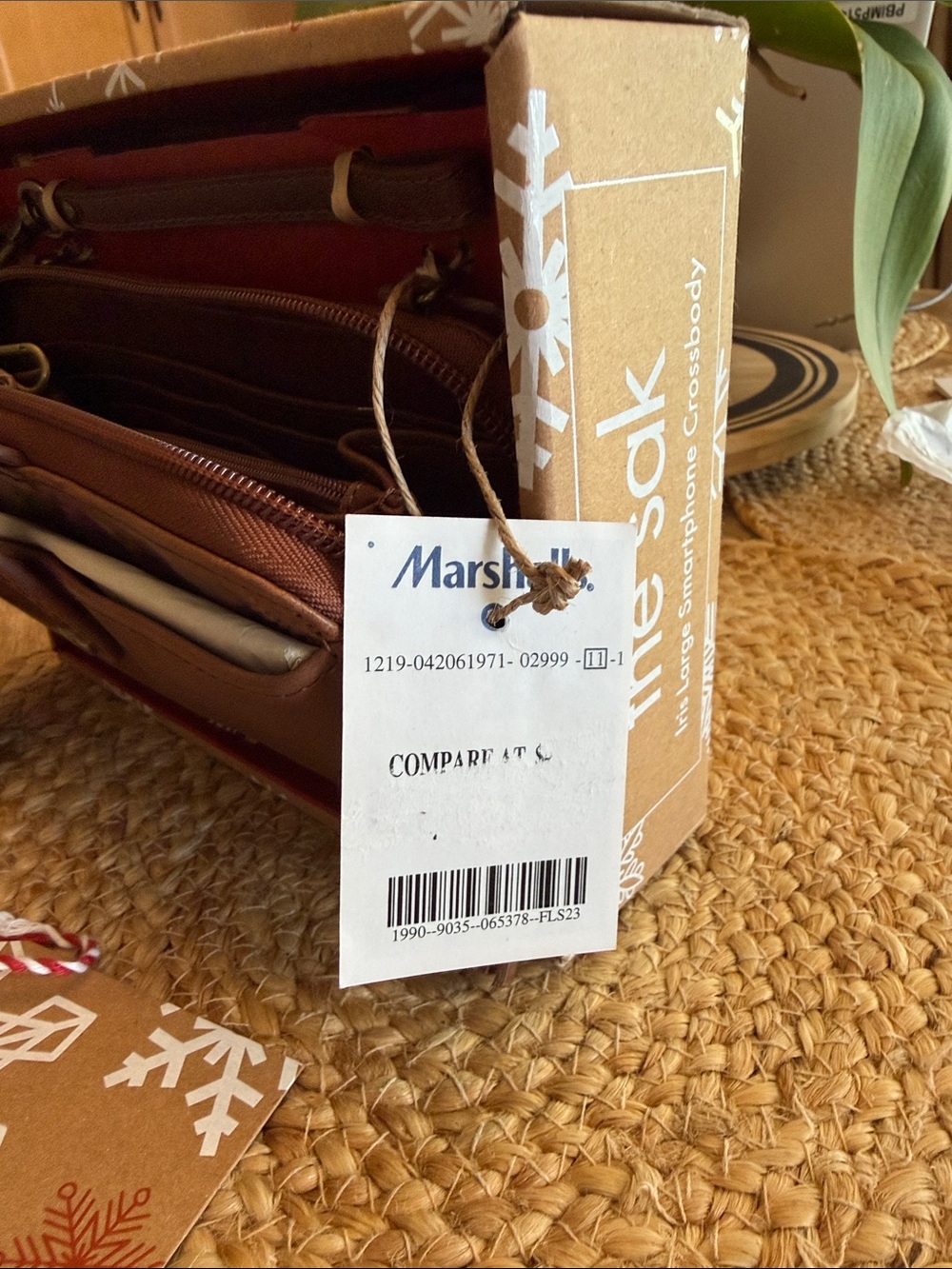 The Sak Brown smart phone Crossbody Wallet with Detachable Strap. - Picture 7 of 7